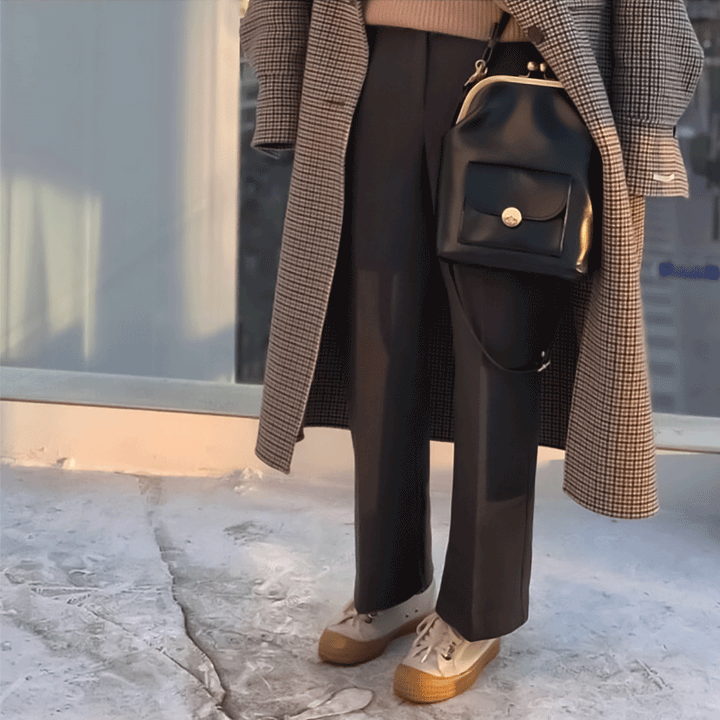 Vintage Kiss-Lock Bag -  Clara's Retro Chic Essential